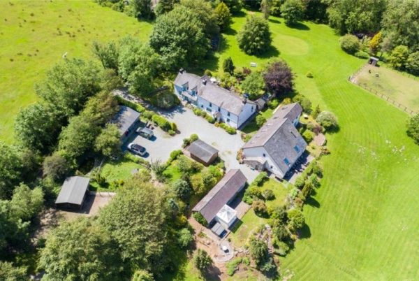 5* Pembrokeshire Cottage: Hot Tub, Hamper & Prosecco For Up To 4 | Wowcher
