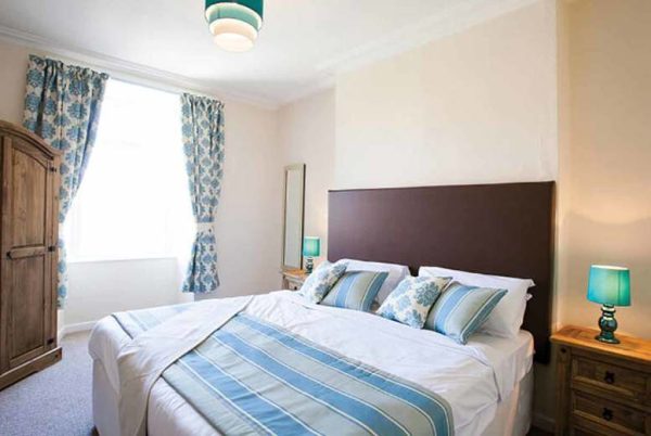 Alnwick Cottage Stay For Up To 6: Prosecco, Hot Tub & Welcome Hamper | Wowcher