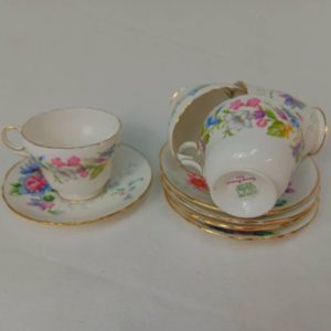 Shelly Spring Bouquet 4 X Cups And Saucers Plus 1 Saucer