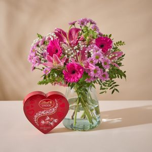 The Pink Blush & Lindor Lindt Milk Chocolate Heart Box 200G Gift Set